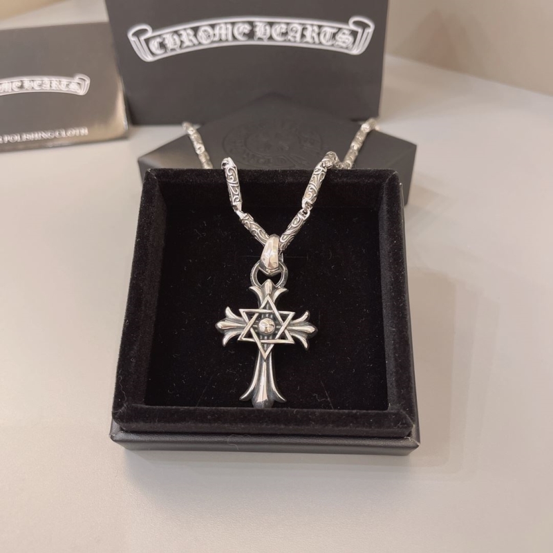 Ch**me He**ts necklaces